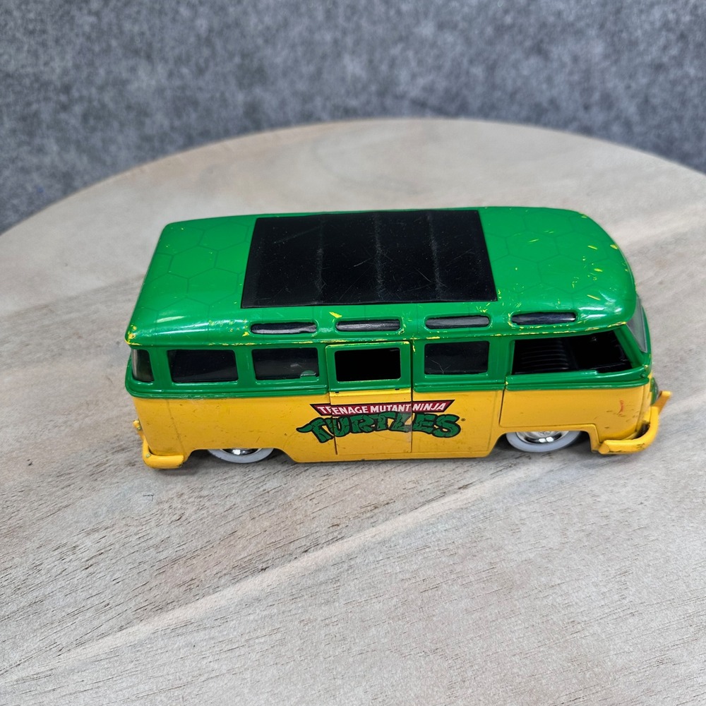 Jada Toys TMNT Teenage Mutant Ninja Turtles Volkswagen Bus 1:24 Die-Cast Green